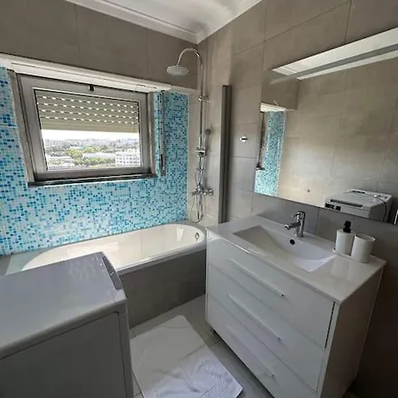 Confortavel T3 Com Vista Mar Em Apartment