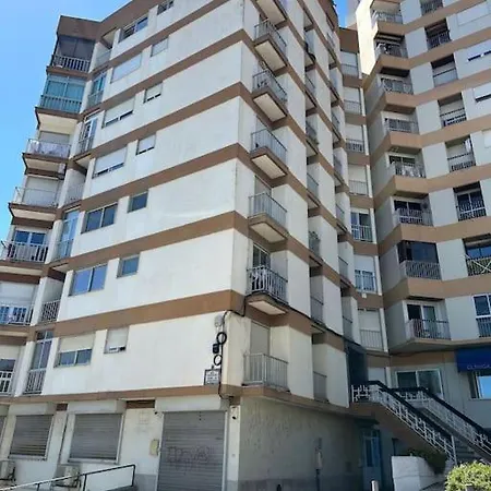 Confortavel T3 Com Vista Mar Em *
